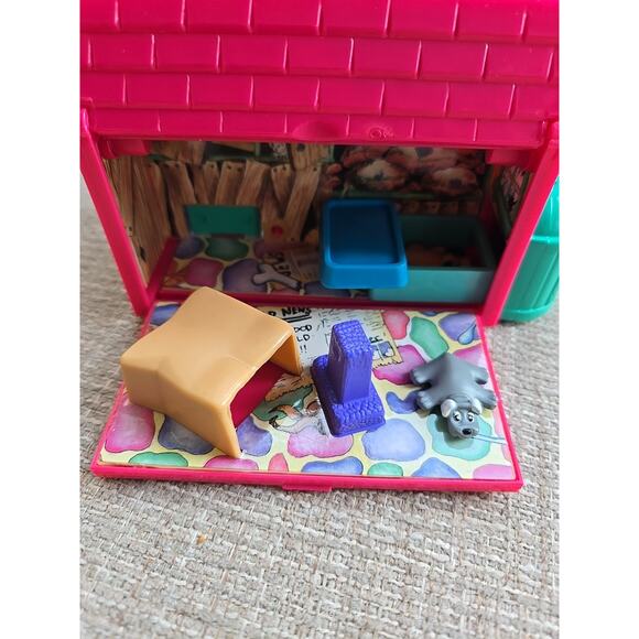 Vintage 1995 Galoob Mini Pound Puppies Diner Compact Playset w/ 2 figures - Picture 5 of 5